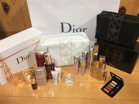 dior ホリデー オファー 2018|【Dior】クリスマスコフレ＆バースデーギフトをゲットしたよ！ .